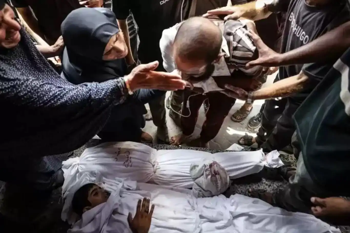 لە ئەنجامی هێرشی ئاسمانی داگیرکەران ١٧ فەلەستینی شەهید بوون لە ئەنجامی هێرشی ئاسمانی داگیرکەران ١٧ فەلەستینی شەهید بوون