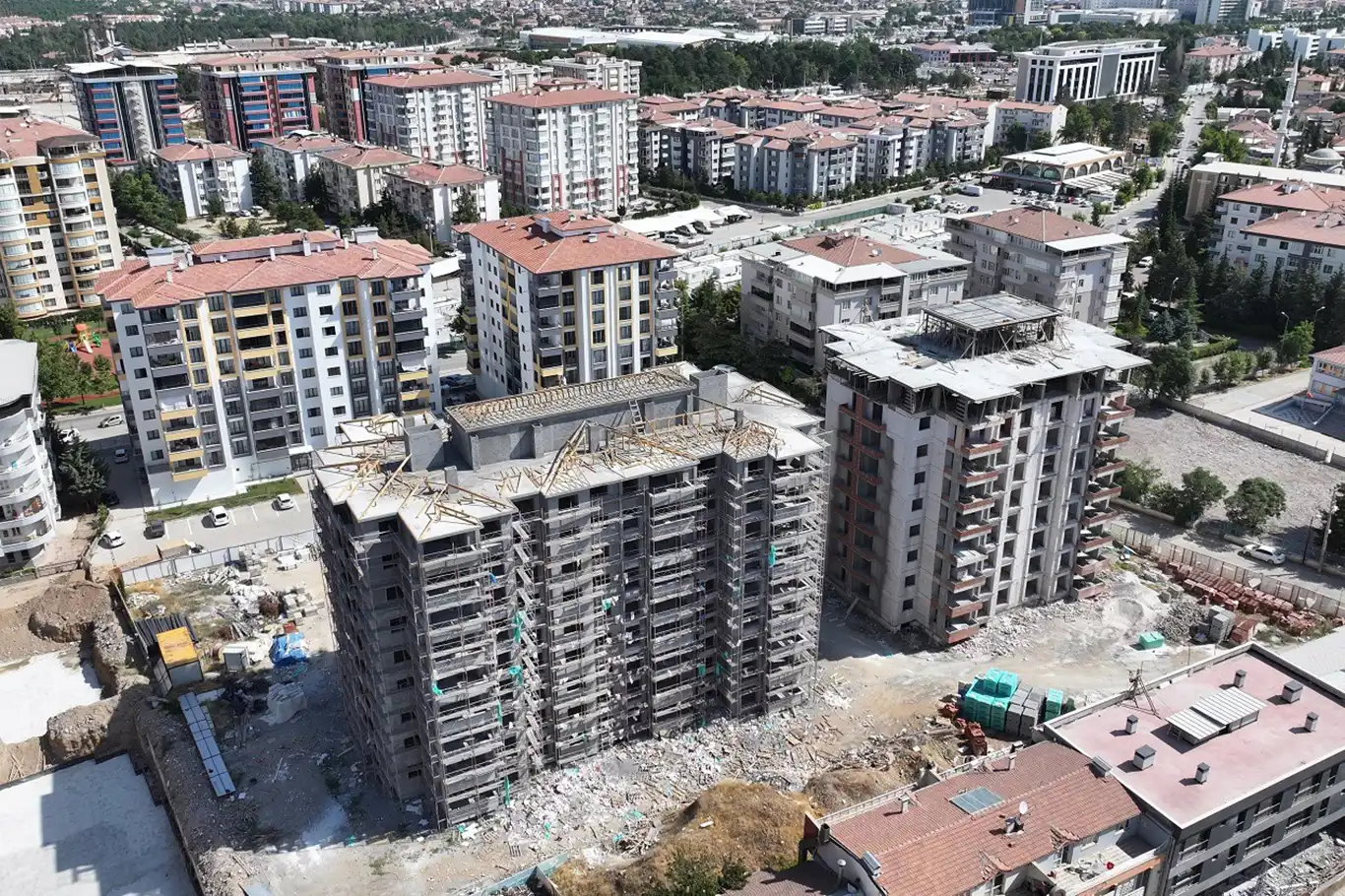 Belediye Başkanı Geçit, kentsel dönüşüm yeşil yaşam evleri inşaatını inceledi Belediye Başkanı Geçit, kentsel dönüşüm yeşil yaşam evleri inşaatını inceledi