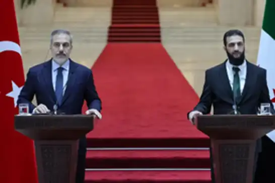 Wezîrê Derve Hakan bi Serokkomarê Sûrîyeyê re civîya