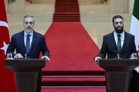 وزير الخارجية التركي "فيدان" يلتقي بالرئيس السوري أحمد الشرع في دمشق