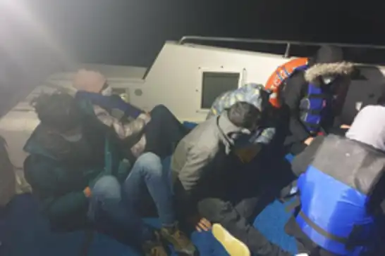 Çanakkale açıklarında 32 düzensiz göçmen yakalandı