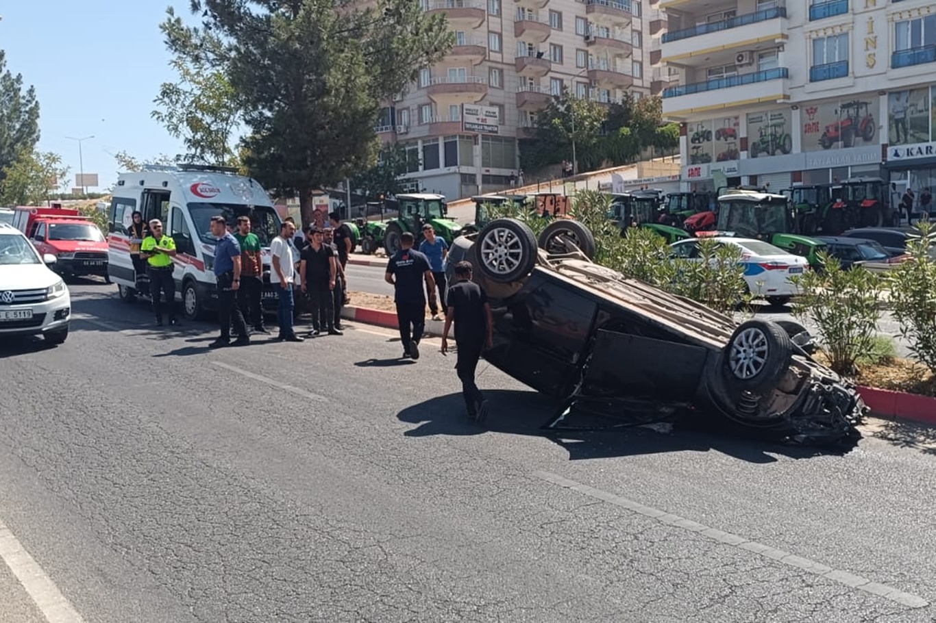 Otomobil bariyere çarpıp takla attı: 1 yaralı