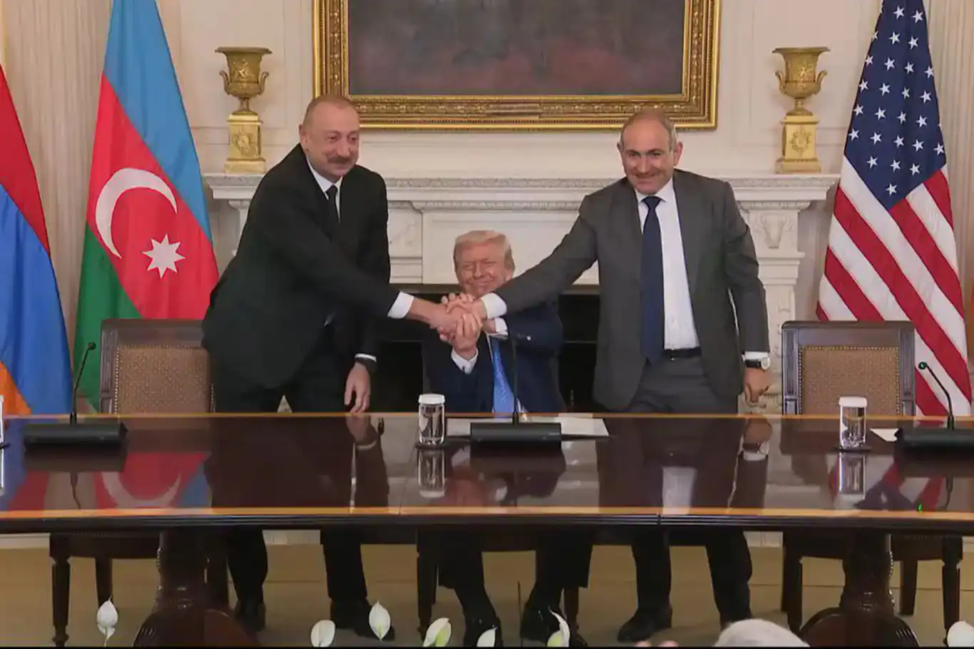 Di navbera Ezerbaycan û Ermenistanê de peymana aştîyê hat îmzekirin Di navbera Ezerbaycan û Ermenistanê de peymana aştîyê hat îmzekirin