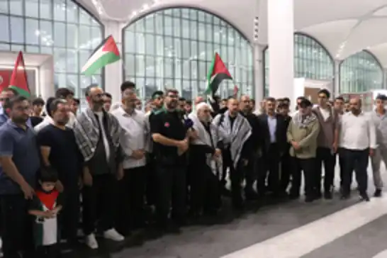 "Küresel Sumud Filosu" katılımcıları İstanbul'dan dualarla uğurlandı