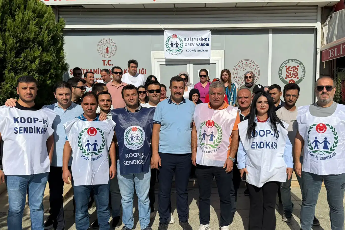 Gaziantep'te SYDV çalışanları grev başlattı Gaziantep'te SYDV çalışanları grev başlattı