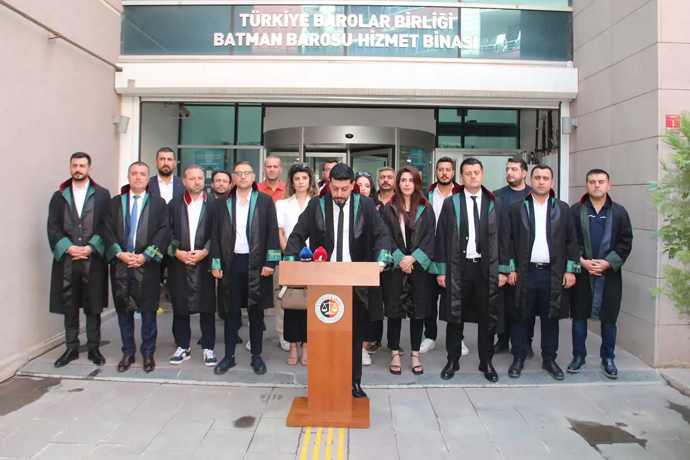 Baro Başkanı Çakan: Hukuk fakültelerinin plansız açılması mesleği tehdit ediyor Baro Başkanı Çakan: Hukuk fakültelerinin plansız açılması mesleği tehdit ediyor