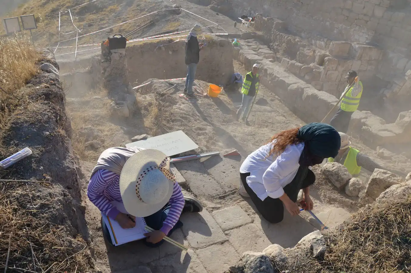 Hasankeyf Kalesi'nde 12 ay sürecek tarih yolculuğu Hasankeyf Kalesi'nde 12 ay sürecek tarih yolculuğu