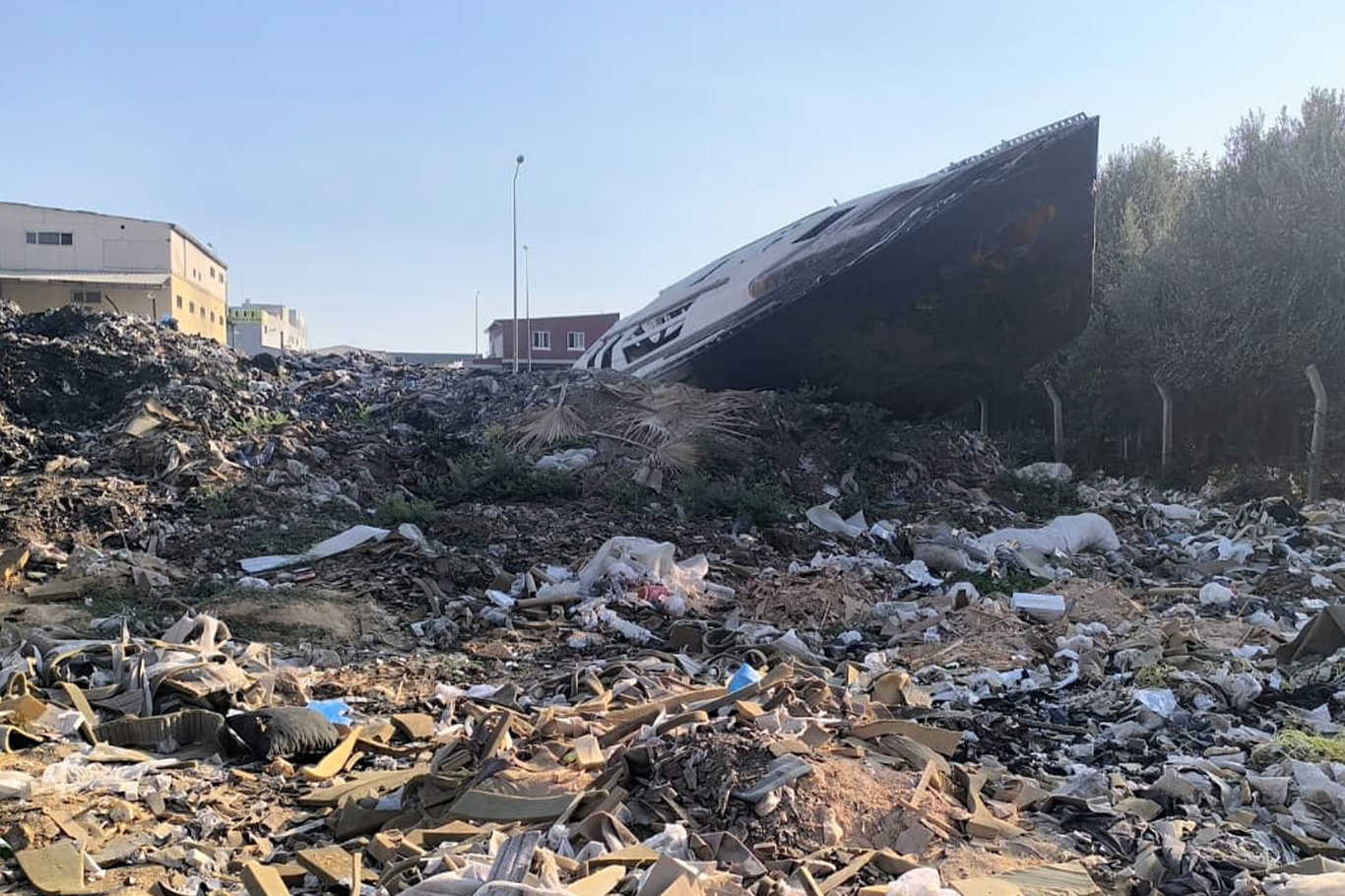 Adana Mobilyacılar Sitesi esnafı, çöp ve altyapı sorunlarına tepki gösterdi