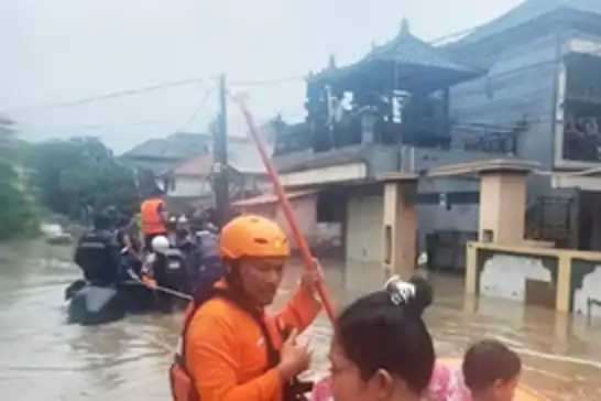 Endonezya'daki sel felaketinde ölü sayısı 19'a yükseldi