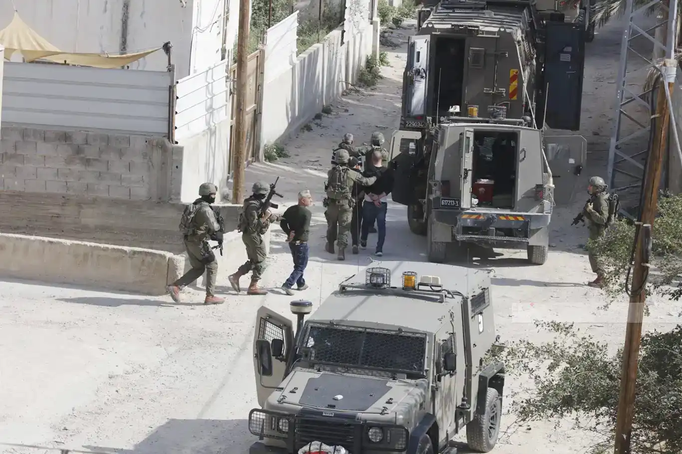 Israeli forces arrest 30 Palestinians in West Bank