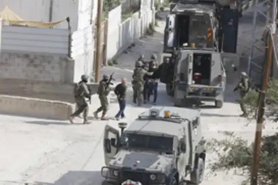 Israeli forces arrest 30 Palestinians in West Bank