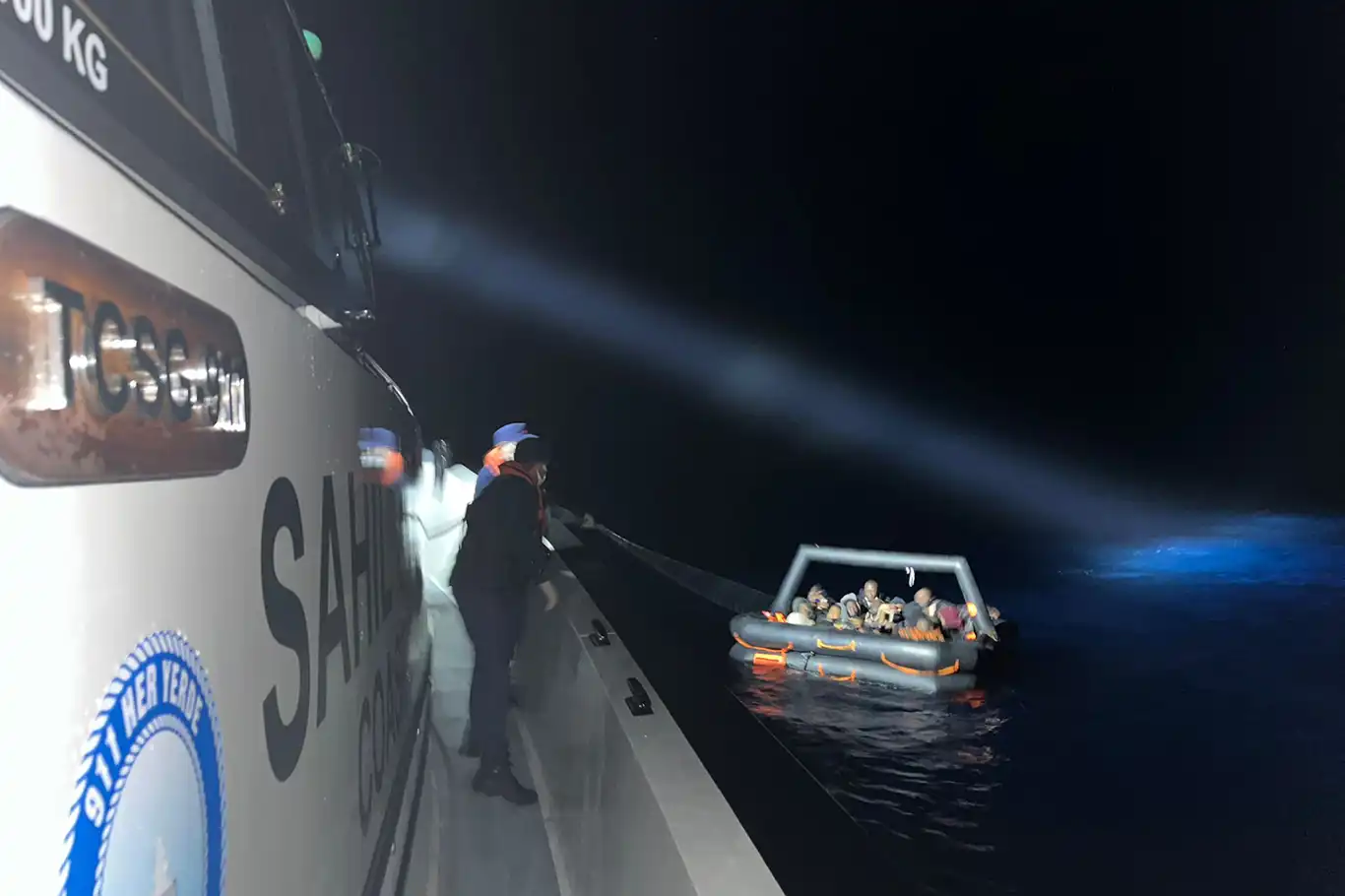 35 migrants rescued after being pushed back by Greek forces off Muğla coast 35 migrants rescued after being pushed back by Greek forces off Muğla coast