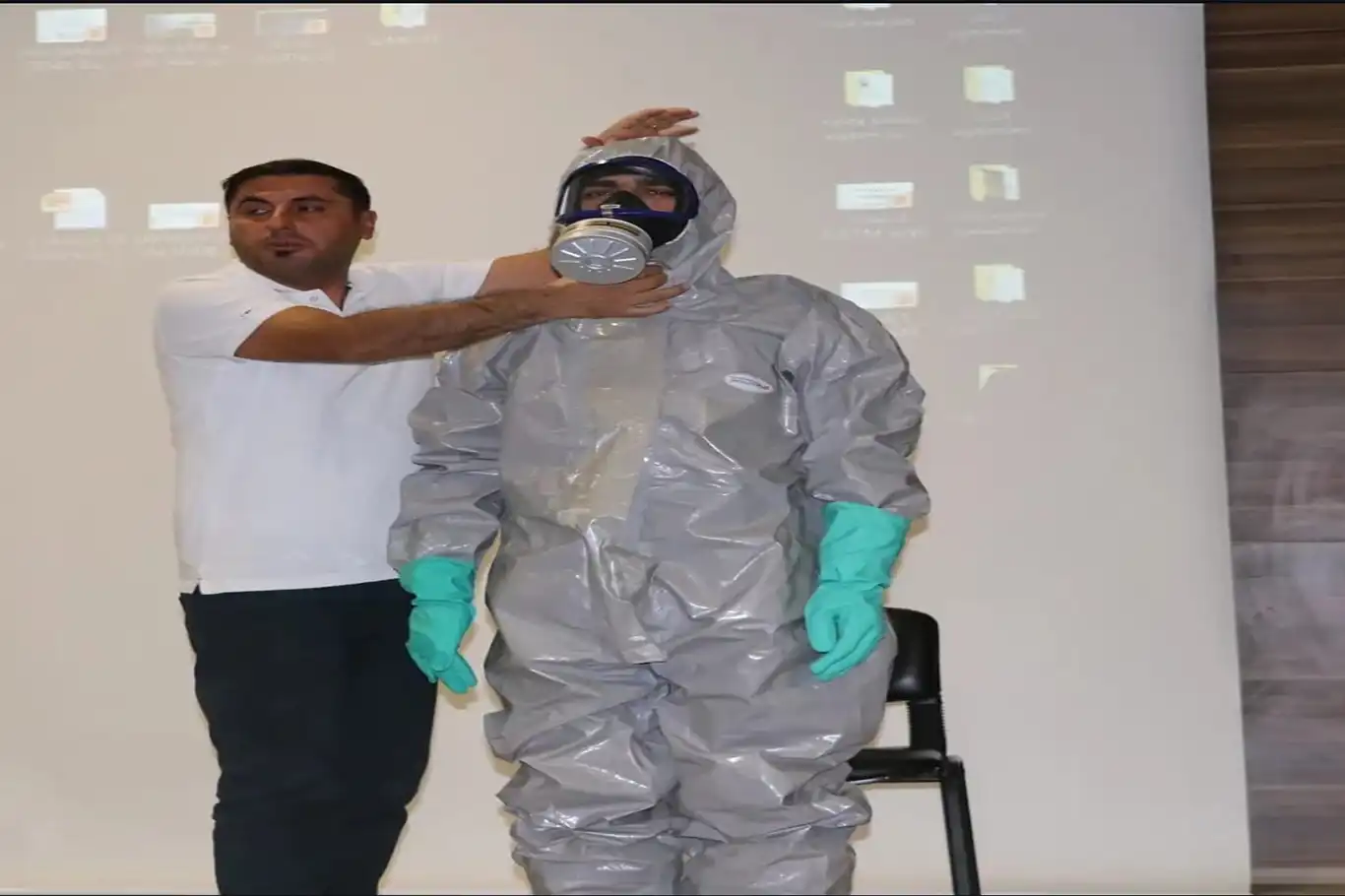 Bingöl Devlet Hastanesi’nde KBRN ünitesi denetimi ve farkındalık eğitimi gerçekleştirildi Bingöl Devlet Hastanesi’nde KBRN ünitesi denetimi ve farkındalık eğitimi gerçekleştirildi