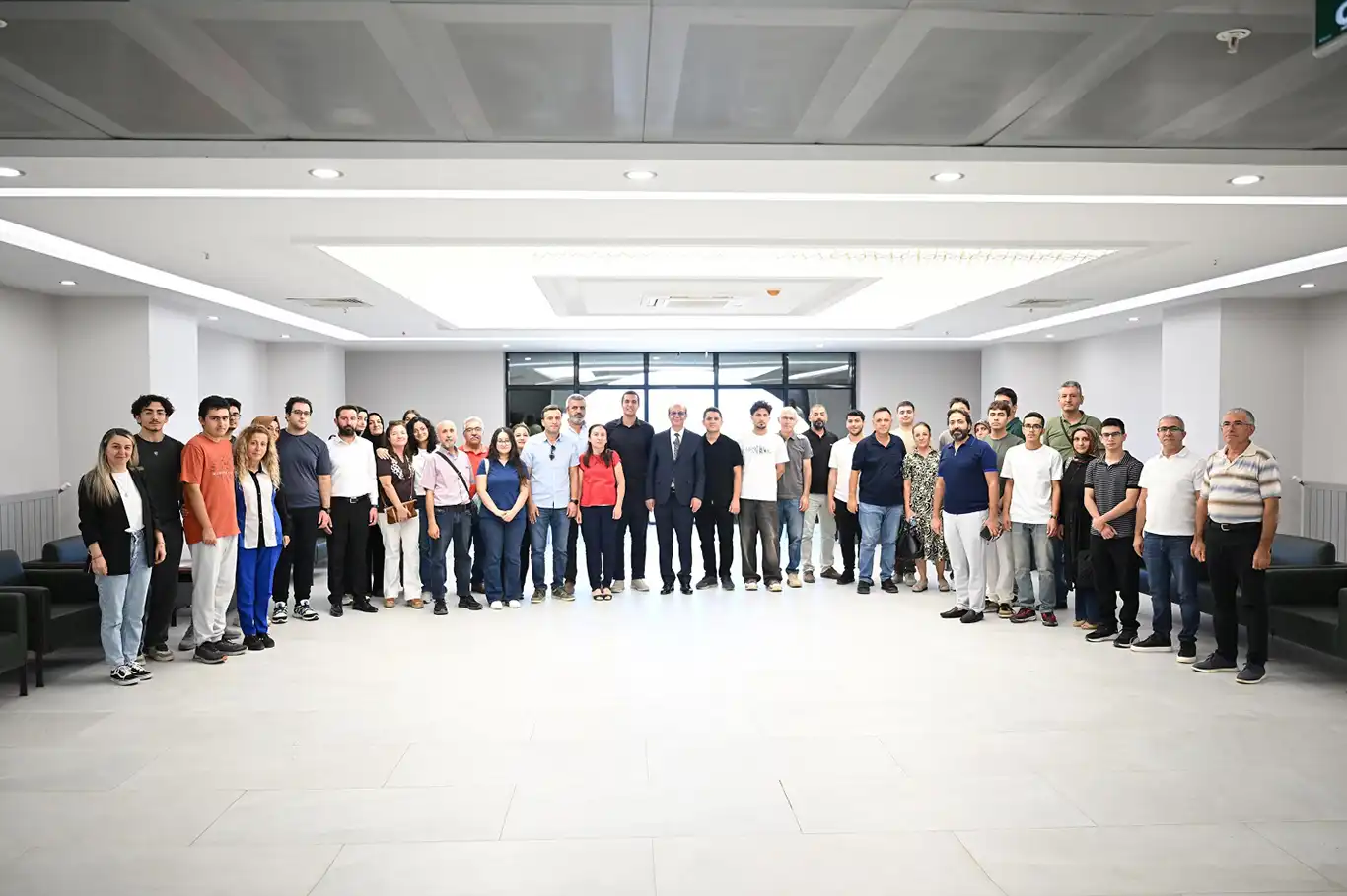 Yeşilyurt'ta YKS'de ilk 2 bine giren öğrenciler ödüllendirildi Yeşilyurt'ta YKS'de ilk 2 bine giren öğrenciler ödüllendirildi