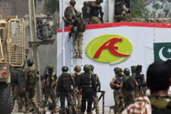 Pakistan'da silahlı çatışma: 7 asker öldü, 13 asker yaralı