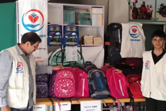 Yetimler Vakfı'ndan Malatya'da öğrencilere kırtasiye desteği