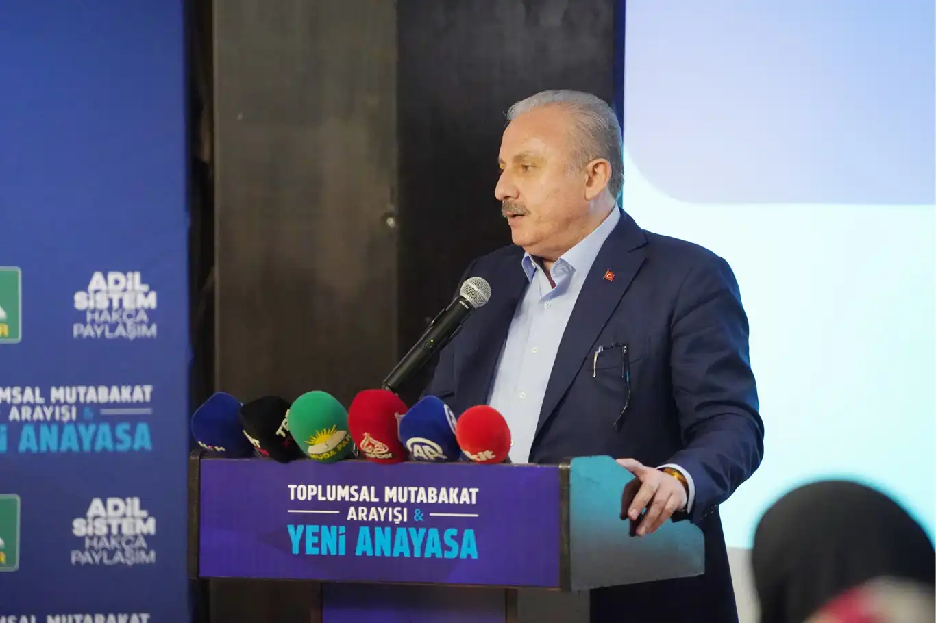 Eski TBMM Başkanı Şentop: Türkiye'de yaşayan herkes anayasada kendisini bulmalı Eski TBMM Başkanı Şentop: Türkiye'de yaşayan herkes anayasada kendisini bulmalı