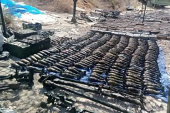 الجيش اللبناني يجمع أسلحة من مخيمات فلسطينية: خطوة تحت ضغط أمريكي-إسرائيلي تثير الجدل