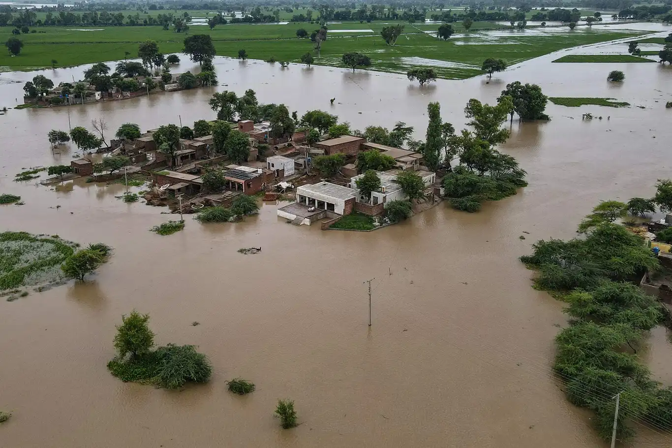 Pakistan'da sel felaketi nedeniyle binlerce kişi güvenli bölgelere tahliye ediliyor Pakistan'da sel felaketi nedeniyle binlerce kişi güvenli bölgelere tahliye ediliyor