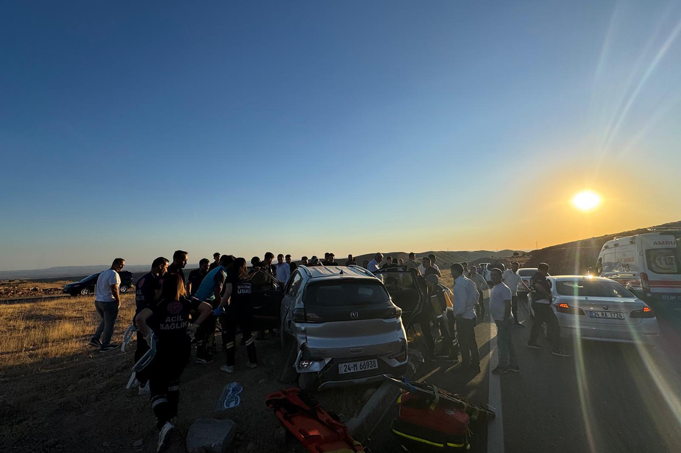 Şırnak'ta iki aracın karıştığı kazada 4 kişi yaralandı 