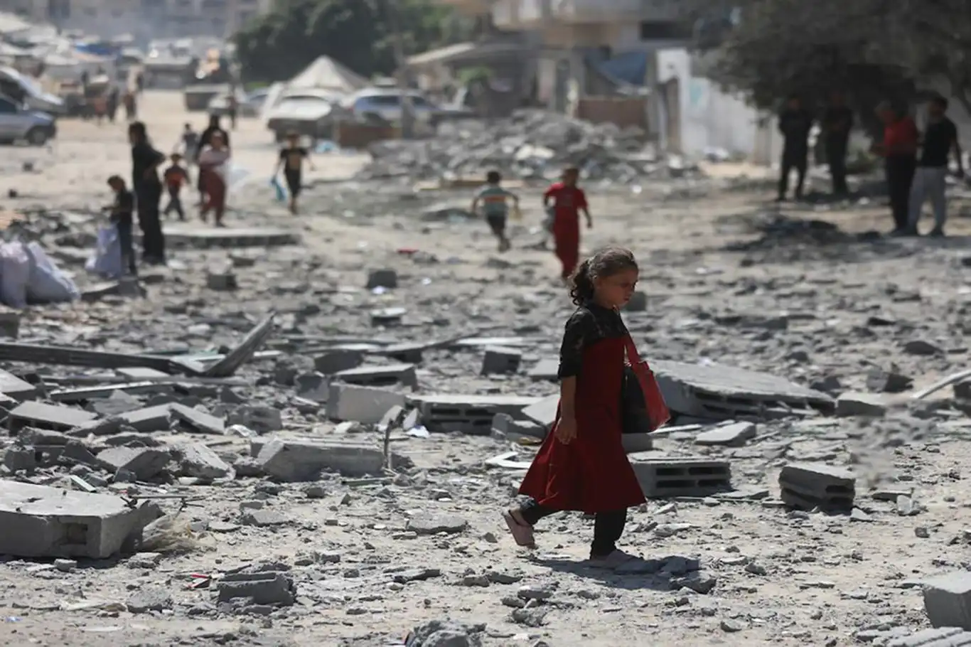 Gazze'de katliam aralıksız sürüyor: Çadır ve evlere saldırılarda onlarca şehit Gazze'de katliam aralıksız sürüyor: Çadır ve evlere saldırılarda onlarca şehit