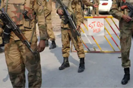 Pakistan'da askerlere saldırı: 5 ölü
