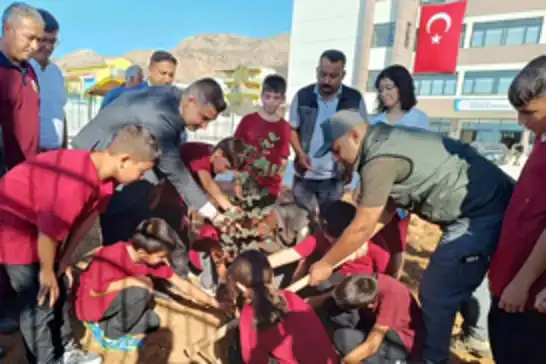 Mersin'de “Köklerden Geleceğe Nefes” projesi kapsamında öğrencilere orman eğitimi verildi