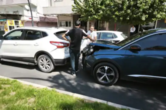Batman'da zincirleme kaza: 4 araçta maddi hasar