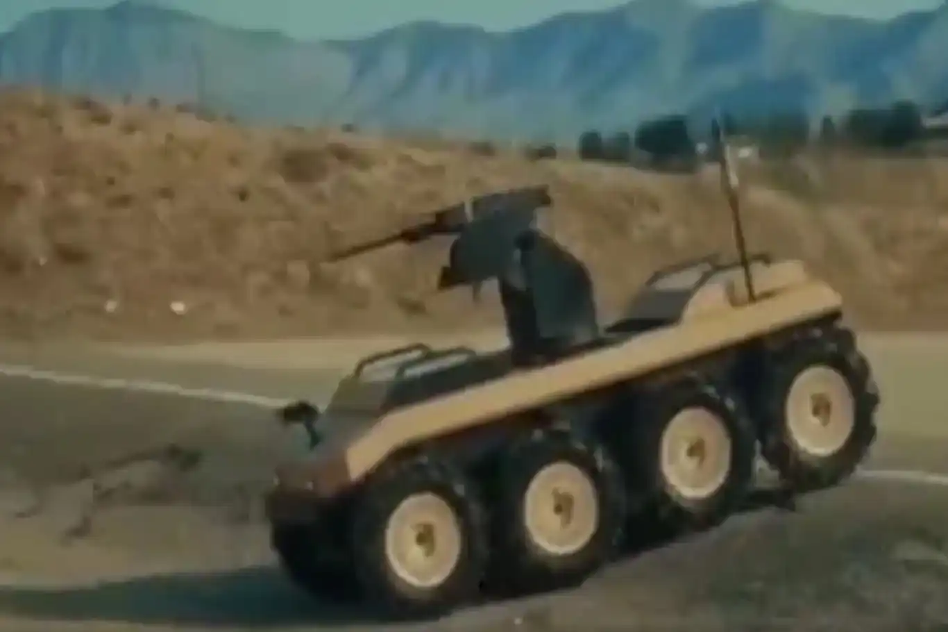 ئێران نوێترین مۆدێلی ڕۆبۆتی سەربازی دەناسێنێت