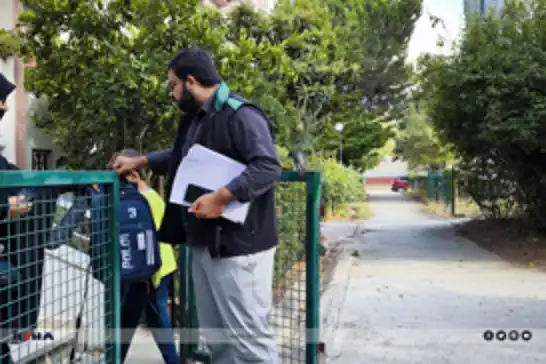 Hope Caravan distributes stationery aid to students in need in Kocaeli