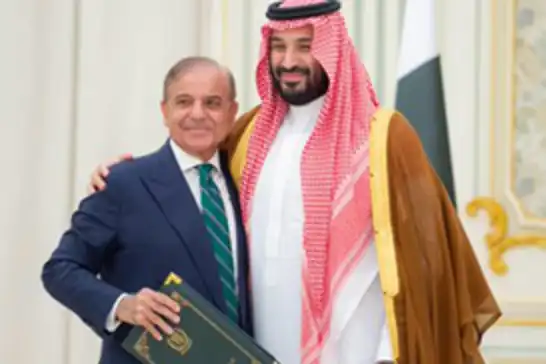 باكستان والسعودية توقعان اتفاقية دفاعية استراتيجية
