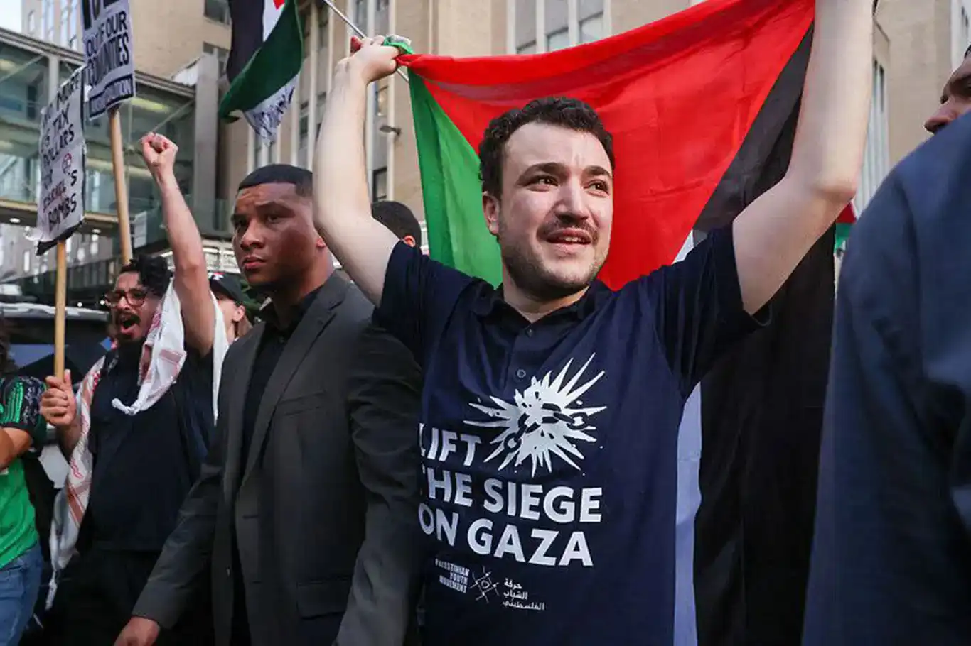 قرار أمريكي فاضح: ترحيل الناشط محمود خليل