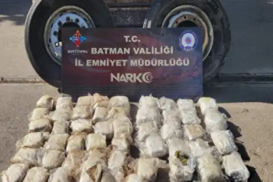 Batman’da tır lastiğinde 27 kilogram skunk ele geçirildi: 4 tutuklama
