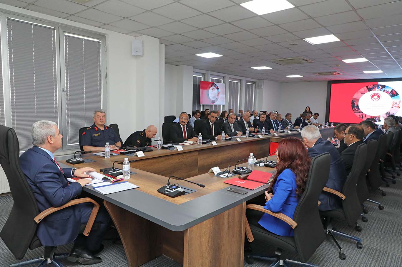 Vali Akın: Aile yapısını tehdit eden unsurlara karşı ortak mücadele şart Vali Akın: Aile yapısını tehdit eden unsurlara karşı ortak mücadele şart