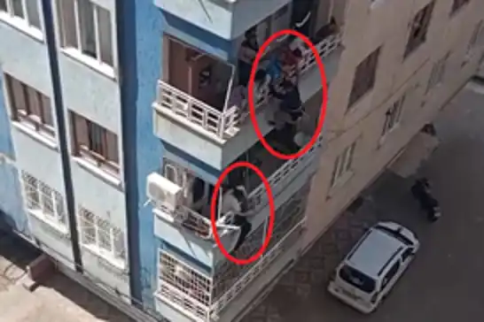 Diyarbakır'da down sendromlu çocuk balkondan düşmekten son anda kurtarıldı