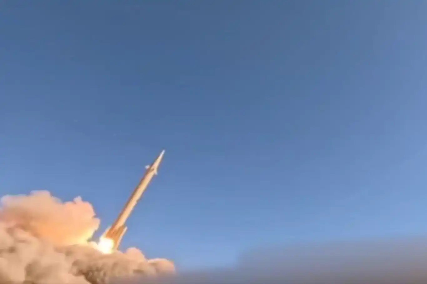 Yemeni forces strike Israeli occupation with hypersonic “Palestine-2” missile Yemeni forces strike Israeli occupation with hypersonic “Palestine-2” missile