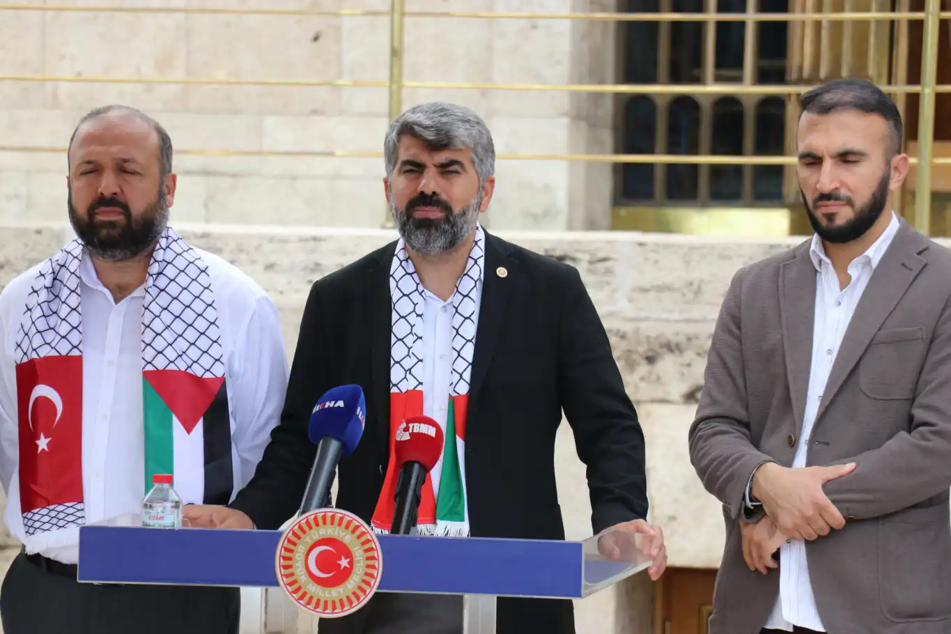 Dînçê Parlementerê HUDA PARê: Divê temamê welatên dinyayê beyanatê bidin da ku wê Fîloya Sumudê biparêzin Dînçê Parlementerê HUDA PARê: Divê temamê welatên dinyayê beyanatê bidin da ku wê Fîloya Sumudê biparêzin