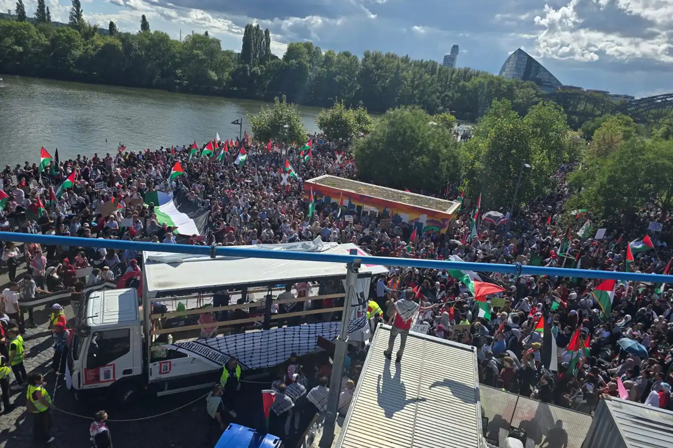 Frankfurt’ta tarihi “United 4 Gaza” gösterisi Frankfurt’ta tarihi “United 4 Gaza” gösterisi
