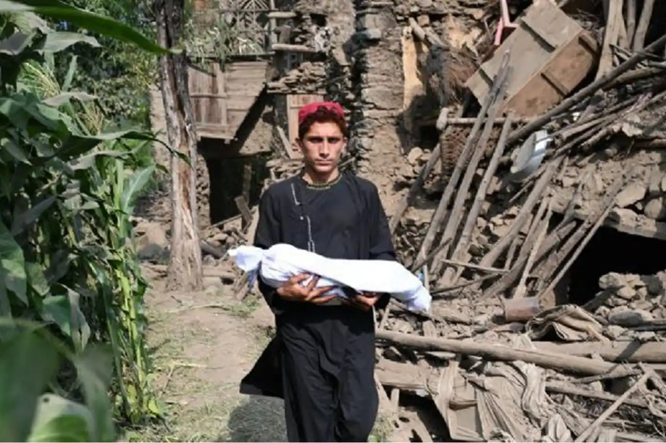 Afganistan’da depremde can kaybı 1000'i aştı Afganistan’da depremde can kaybı 1000'i aştı