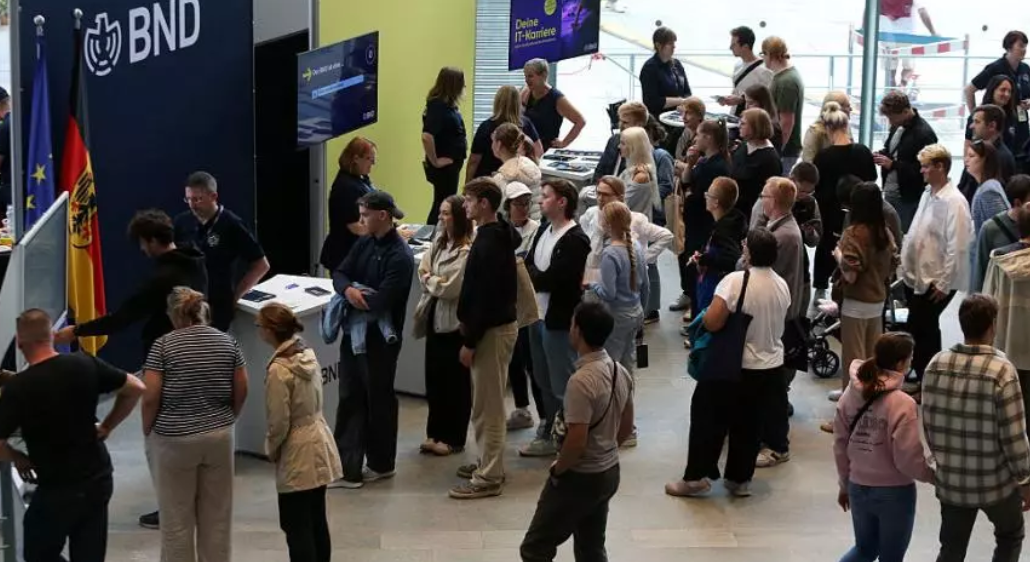 ألمانيا.. البطالة تتجاوز 3 ملايين عاطل عن العمل لأول مرة منذ 10 سنوات ألمانيا.. البطالة تتجاوز 3 ملايين عاطل عن العمل لأول مرة منذ 10 سنوات