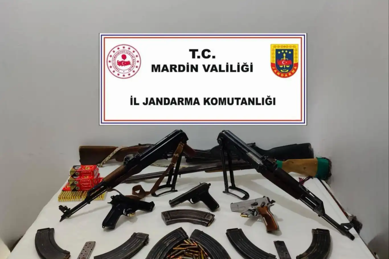 Mardin’de silah kaçakçılığı operasyonu: 2 gözaltı Mardin’de silah kaçakçılığı operasyonu: 2 gözaltı