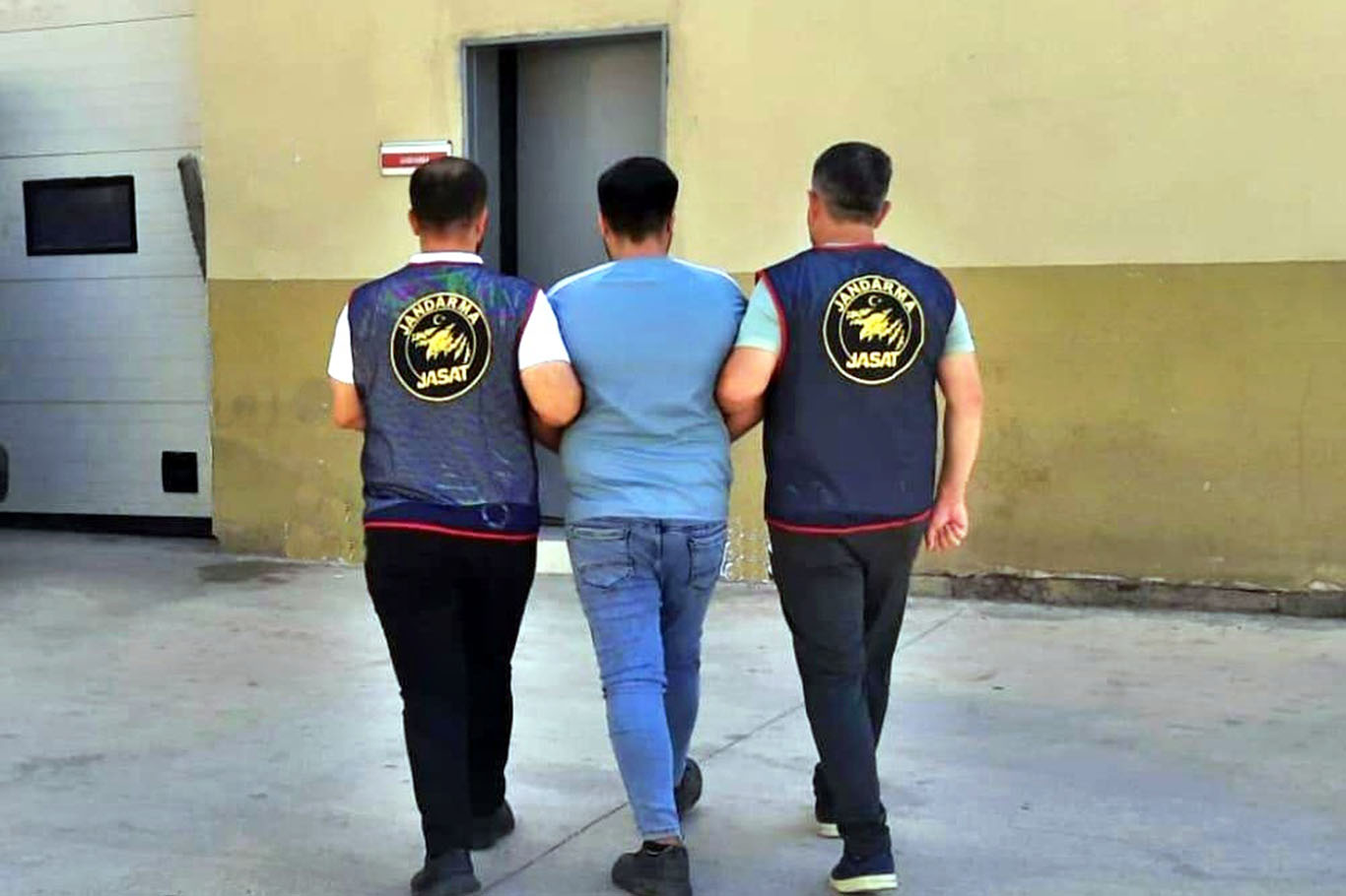 Gaziantep'te araması bulunan 3 şahıs yakalandı Gaziantep'te araması bulunan 3 şahıs yakalandı