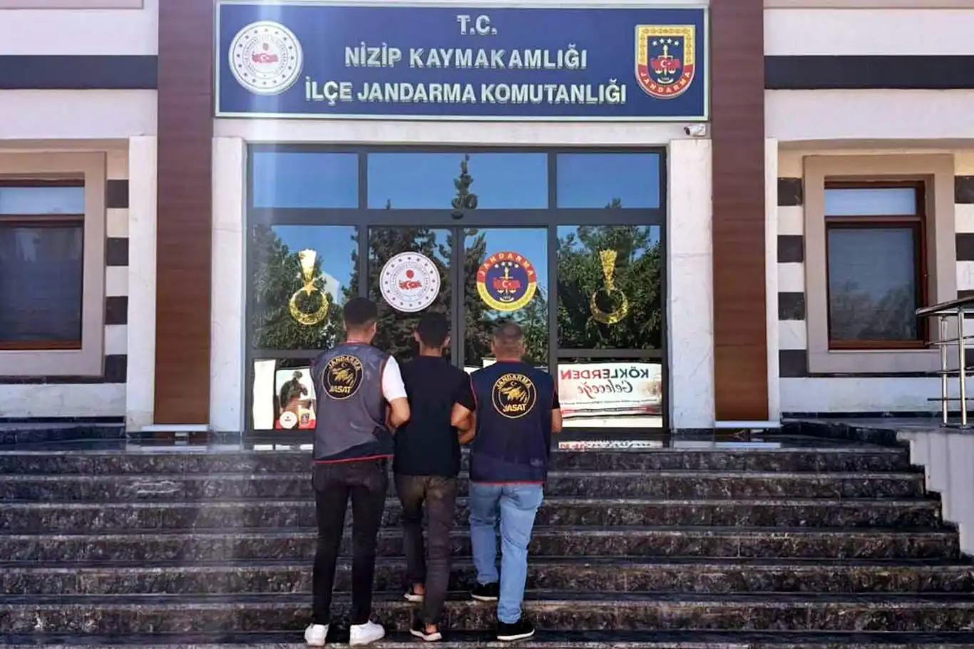 Gaziantep'te araması bulunan 3 şahıs yakalandı Gaziantep'te araması bulunan 3 şahıs yakalandı