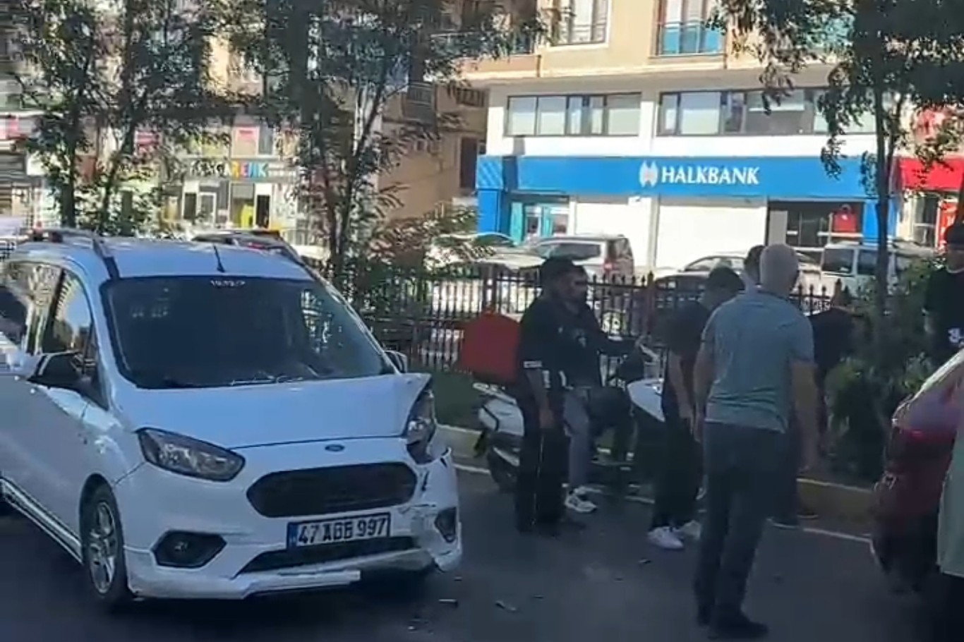 Mardin’de hafif ticari araç ile otomobil çarpıştı: 1 yaralı Mardin’de hafif ticari araç ile otomobil çarpıştı: 1 yaralı