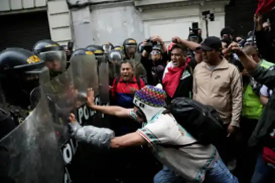 Filipinler'de sokaklar karıştı, binlerce kişi protesto için bir araya geldi