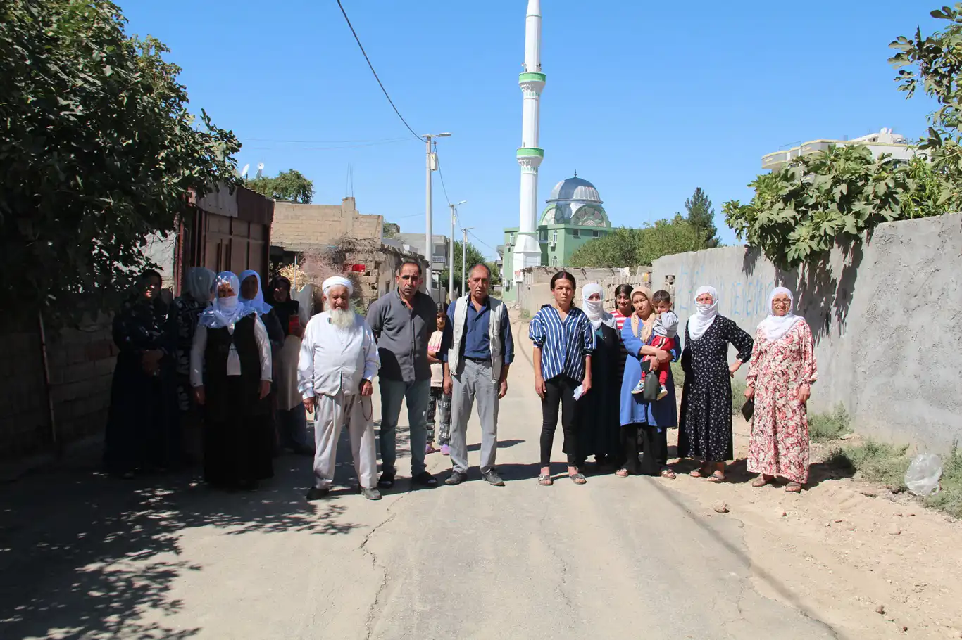 Mahalle sakinleri 35 yıldır bekliyorlar: Ne tapu var, ne muhatap! Mahalle sakinleri 35 yıldır bekliyorlar: Ne tapu var, ne muhatap!