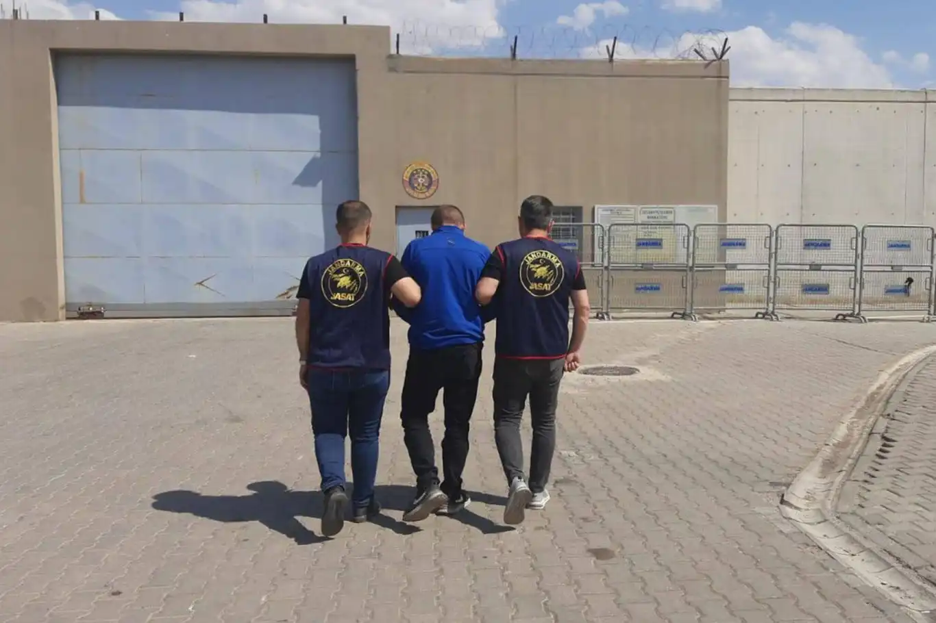 Gaziantep'te uyuşturucu satışından aranan şahıs yakalandı Gaziantep'te uyuşturucu satışından aranan şahıs yakalandı
