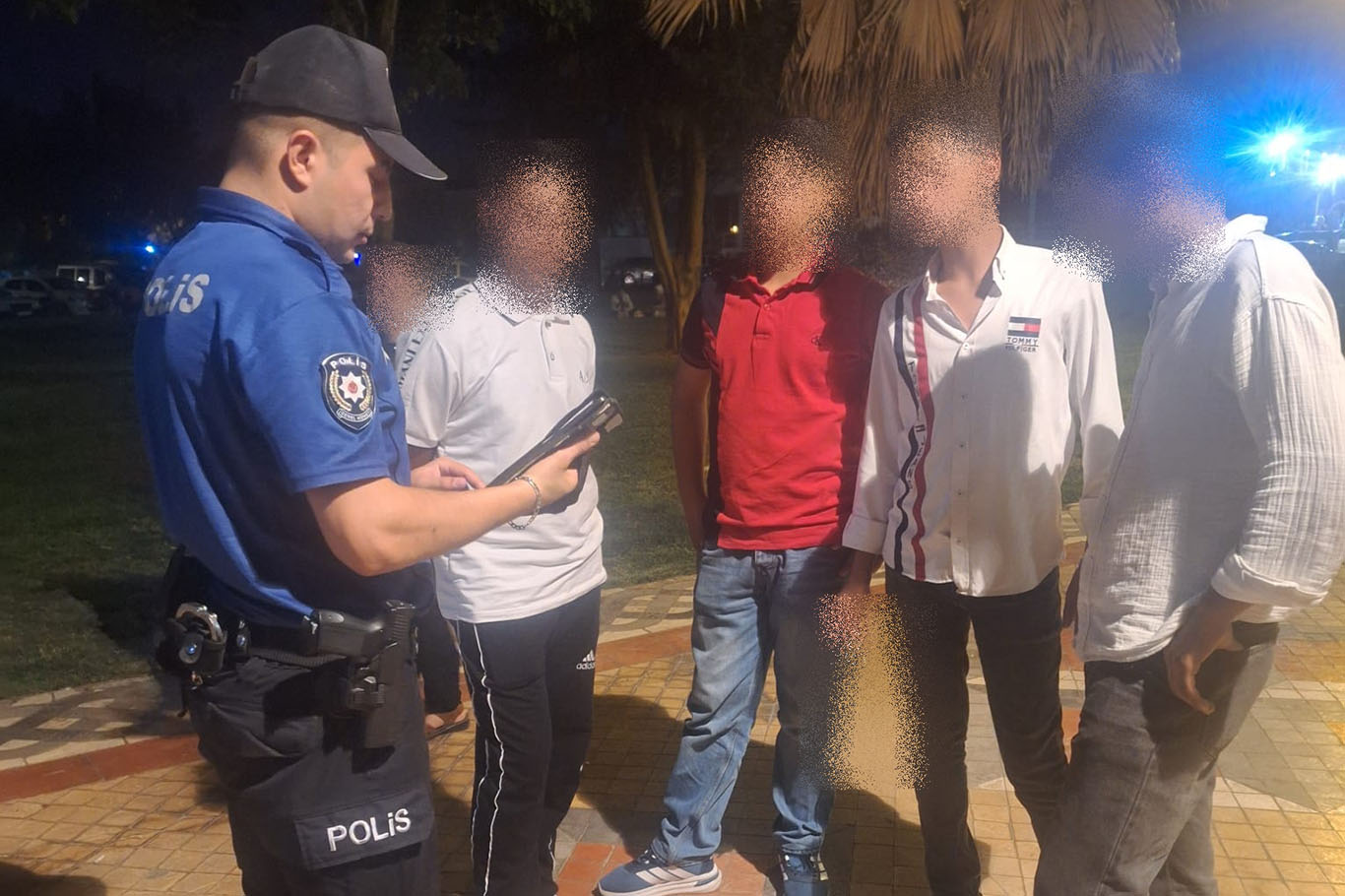 Gaziantep'te park denetimlerinde aranan 2 şahıs yakalandı Gaziantep'te park denetimlerinde aranan 2 şahıs yakalandı