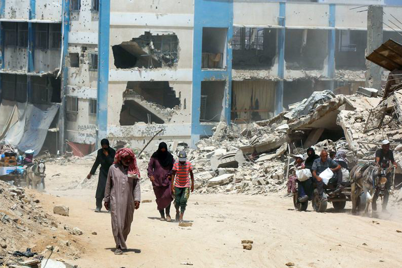 UNRWA: Gazze'de 12 tesisimiz saldırıya uğradı, 11 binden fazla sivil tehlikede