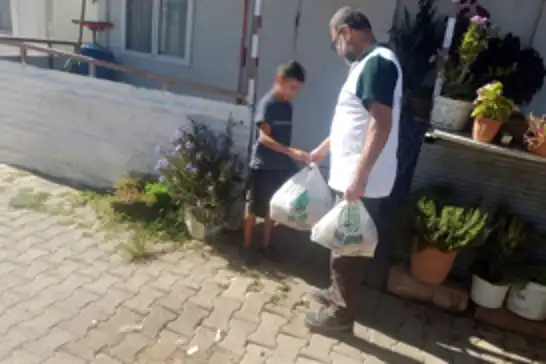 Umut Kervanı'ndan Hatay'da ihtiyaç sahibi ailelere erzak desteği